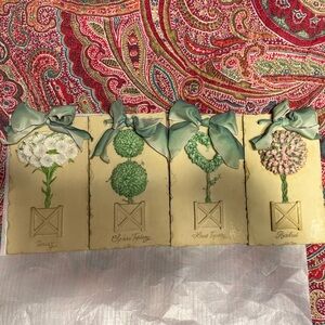 Mud Pie Floral Plaques with Green Bows